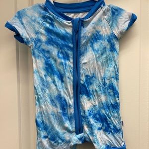 Little Sleepies tie dye. 0-3.